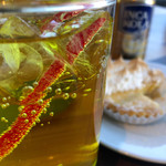 Deli's ケーキ＆コーヒー - 別名:黄金のコーラ