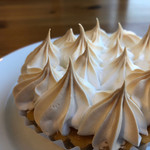 Deli's ケーキ＆コーヒー - このホイップがまたクニクニしてうまいんだ