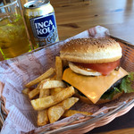 Deli's ケーキ＆コーヒー - BIGデリスバーガー。えーんど、インカコーラ