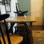 深緑 - 奥のテーブル席