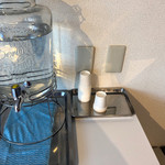 Deli's ケーキ＆コーヒー - お水。セルフで