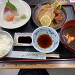 すしごはん 馬ん場 - これは別の日の日替り定食で、カレイの唐揚げです。