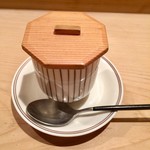 江戸前鮓 すし通 - 茶碗蒸し 卵が柔らかく、口の中で噛まずに消えてゆく 中の魚もGOOD