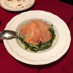 南欧料理　アンジュ - スモークサーモンと海藻サラダ