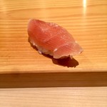 江戸前鮓 すし通 - マカジキの漬け  オリーブオイルと塩 新しい味わい、美味い！プロシュートのような風味もある