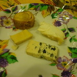 ル カフェ プランタニエ - おまけのチーズ盛り合わせ