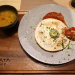 Modern Mexican MAYAluz - チキンとチェダーチーズのケサディーヤ　サルサメヒカーナ　1480円（税別）
