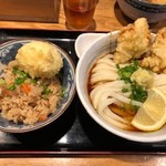 釜たけ流 うめだ製麺所 - 鶏天ぶっかけ（小）とかや玉ごはん