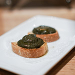 ARMONICO - 鮑の肝とブラックオリーブのブルスケッタ