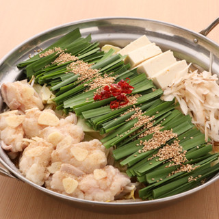 Please fully enjoy Hakata's classic dish "Authentic Hakata Motsu-nabe (Offal hotpot)"