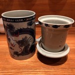 Chuugokuryouri Horiuchi - 茶こ漉しまで陶器。蓋は裏返して茶漉し置き。素敵3点セット。