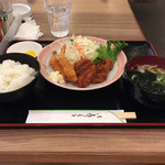 レストラン オーシャン - 本日の日替りランチヘレカツ、エビフライ定食880円