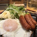 お酒とごはん　菜々 - ウインナー&目玉焼き