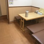 Kourai - 店内テーブル席