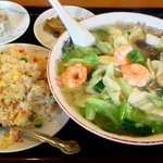 大福元 - 2011.11.5のランチﾒﾆｭｰ｢①海鮮ラーメンセット ￥818｣､五目半チャーハン､焼売が付く､ボリュームたっぷり｡