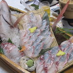 はつしろ - この日前の海で揚がったもの。特大舟盛り、別注品。これで5000円です！
