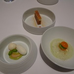 THIERRY MARX salon - 左が、イランイランのアイス右がコブミカンの皮を使ったムースとキンカン