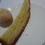 THIERRY MARX salon - THIERRY MARX氏の、大きくカットされたブリオッシュ