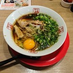 Menya Hishio - 麺屋 ひしお 和歌山駅前店
                        紀州湯浅吟醸醤油ラーメン
                        ＋生卵、ネギ