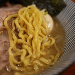 灼味噌らーめん 八堂八 - 小林製麺の玉子麺