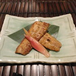 四季料理 八献 - 秋刀魚の肝漬け焼き