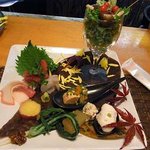 ただものじゃないおつまみ盛り。