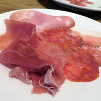 ビフトロ バイ ラ コクシネル - 生ハム盛り合わせ