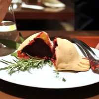 CILQ - ビーツの塩釜焼き　黒トリュフと京鴨の自家製生ハム