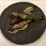 鰻はし本 - 琵琶湖ホンモロコの燻し胡桃オイル漬