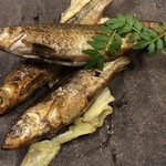 鰻はし本 - 琵琶湖ホンモロコの燻し胡桃オイル漬