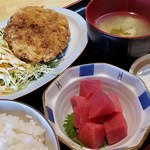 Kurochan - 選べる定食　まぐろぶつとメンチ‼️