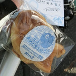 焼きたて屋 - 緑のAACR、毎年恒例おめでタイ焼き♪
今年のはいつもの餡子じゃなくストロベリーアイス入！160km走ってヘロヘロになった身体に冷たいアイスが染み込んでいくよう♪ ストロベリーの優しい味も美味しいね！