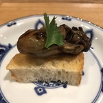 一碗水 - 招牌咸魚餅(香港ハムユイジャム、牡蠣のオイスターソース煮込み)