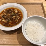 一碗水 - 麻婆豆腐猪羊  煲飯(豚と羊の麻婆豆腐、ジャスミンライス)