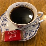 珈琲専門店 預言CAFE - ブレンド・850円。香りがやはりとても良い。酸味はなかったよ。お茶受けのお菓子がまた嬉しい。