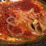 辛麺 華火 - 透明な麺