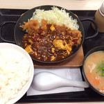 かつや - チキンかつ麻婆定食 690円
そこそこ辛いけど、美味しかったです！