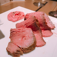 Lounge & Dining G - 食べ応えある分厚いローストビーフ 柔らかいヨ♪