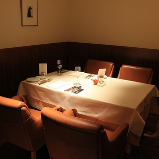 【個室テーブル席/2~4名】記念日や大切な方とのお食事に