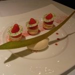 ラ・ベ - 苺のマカロン　レモン風味　ホワイトチョコレー