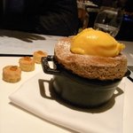 ラ・ベ - チョコレートのスフレと金柑のアイスクリーム