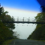 茶力経ケ坂 - 店の手前につり橋がお出迎え