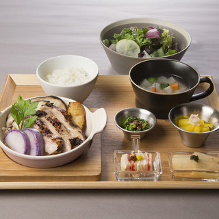 大山どりの塩麴蒸し