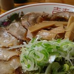 中華そば 白華楼 - 肉刺し(笑)を拡大してみました。