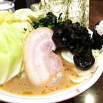 らーめん飛粋 - らーめん・ばら肉 700円 キャベツ 100円 キクラゲ 50円 ライス 100円