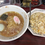 萬来軒 - カニチャーハン・半ラーメンセット  780円