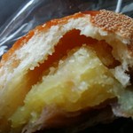 亀井堂 - 栗あんぱん断面