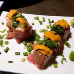 完全個室 肉寿司 彩・八馬  - 肉寿司（雲丹肉巻き）