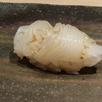 菊鮨 - アオリイカ・・丁寧に包丁が入っていますので、より甘みを感じます。