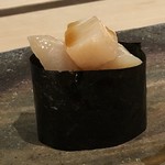 菊鮨 - 小柱・・小柱って美味しい品が少ないような気がしますが、この日の品は甘味・旨みを感じ美味しい。